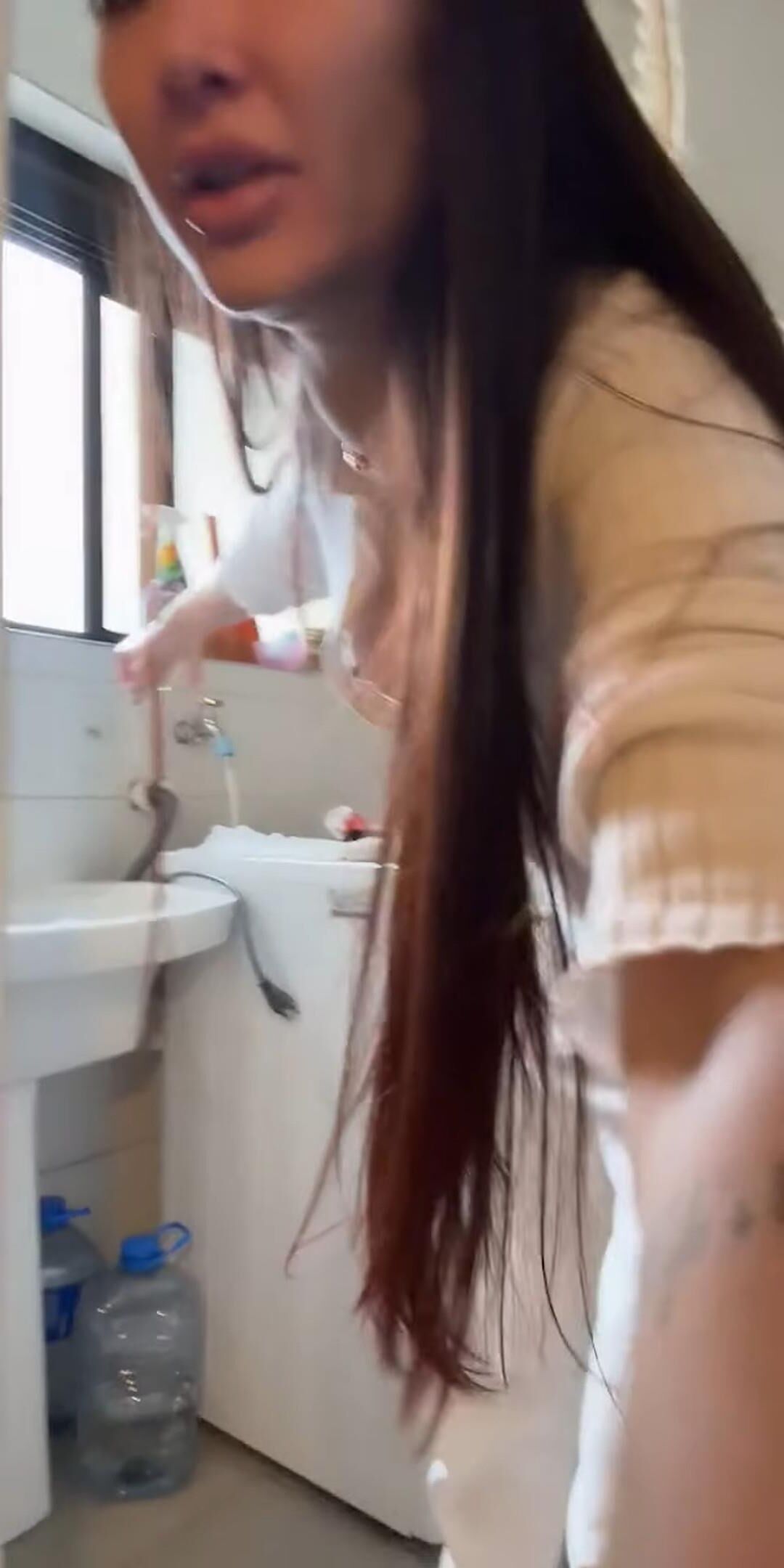 Menina asiática dowlouse