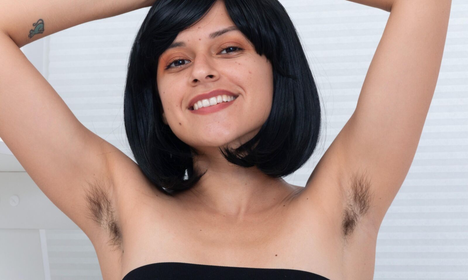 Mostrando seu arbusto asiático sexy