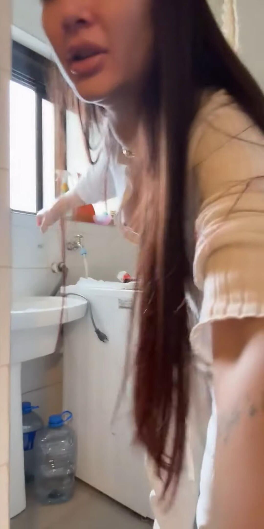 Menina asiática dowlouse
