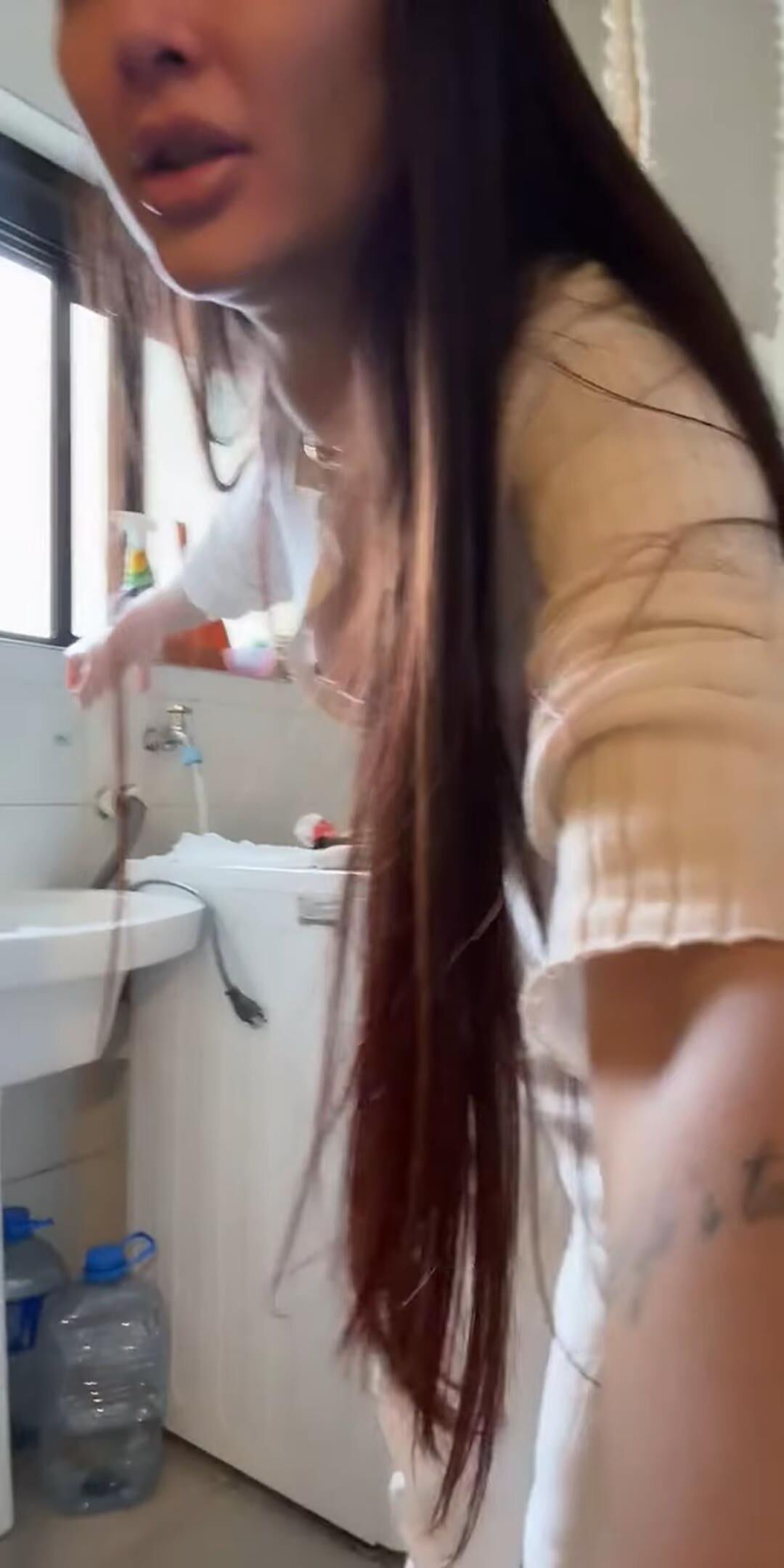 Menina asiática dowlouse