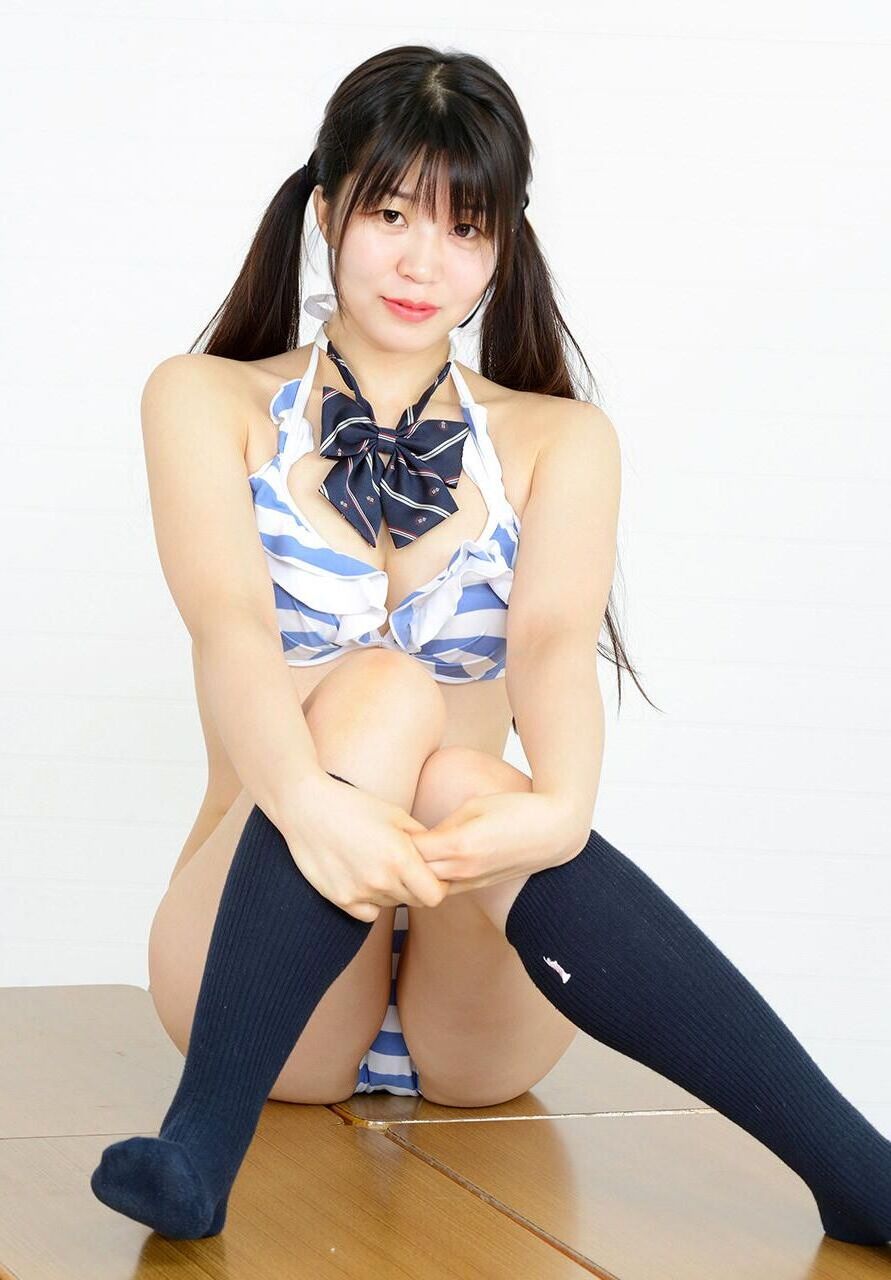 Japanische AV Idol Sakura Ayana Der Moment Uniformknöpfe fliegen ab