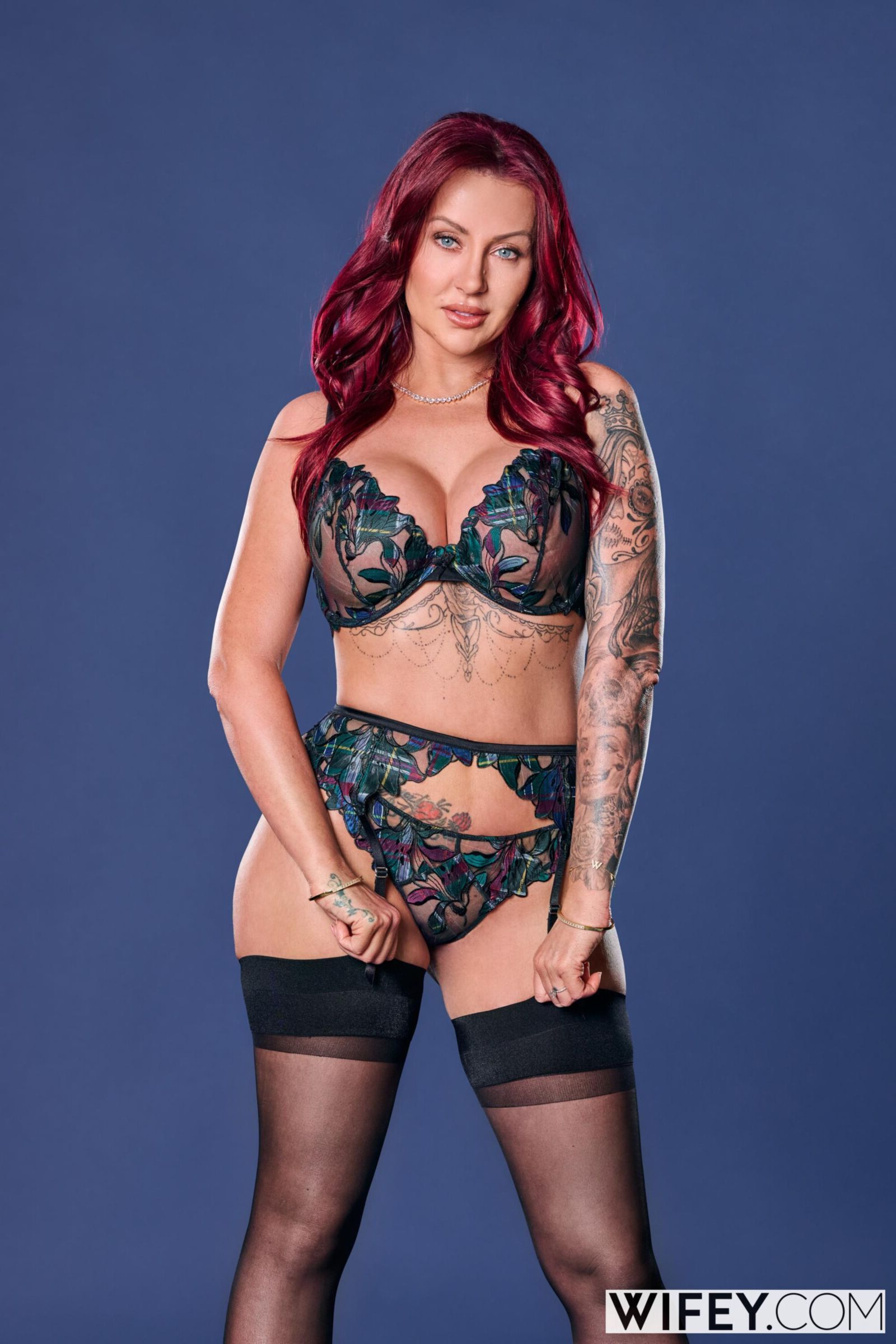 Zoe Gray yo rousse Hotwife fait équipe double