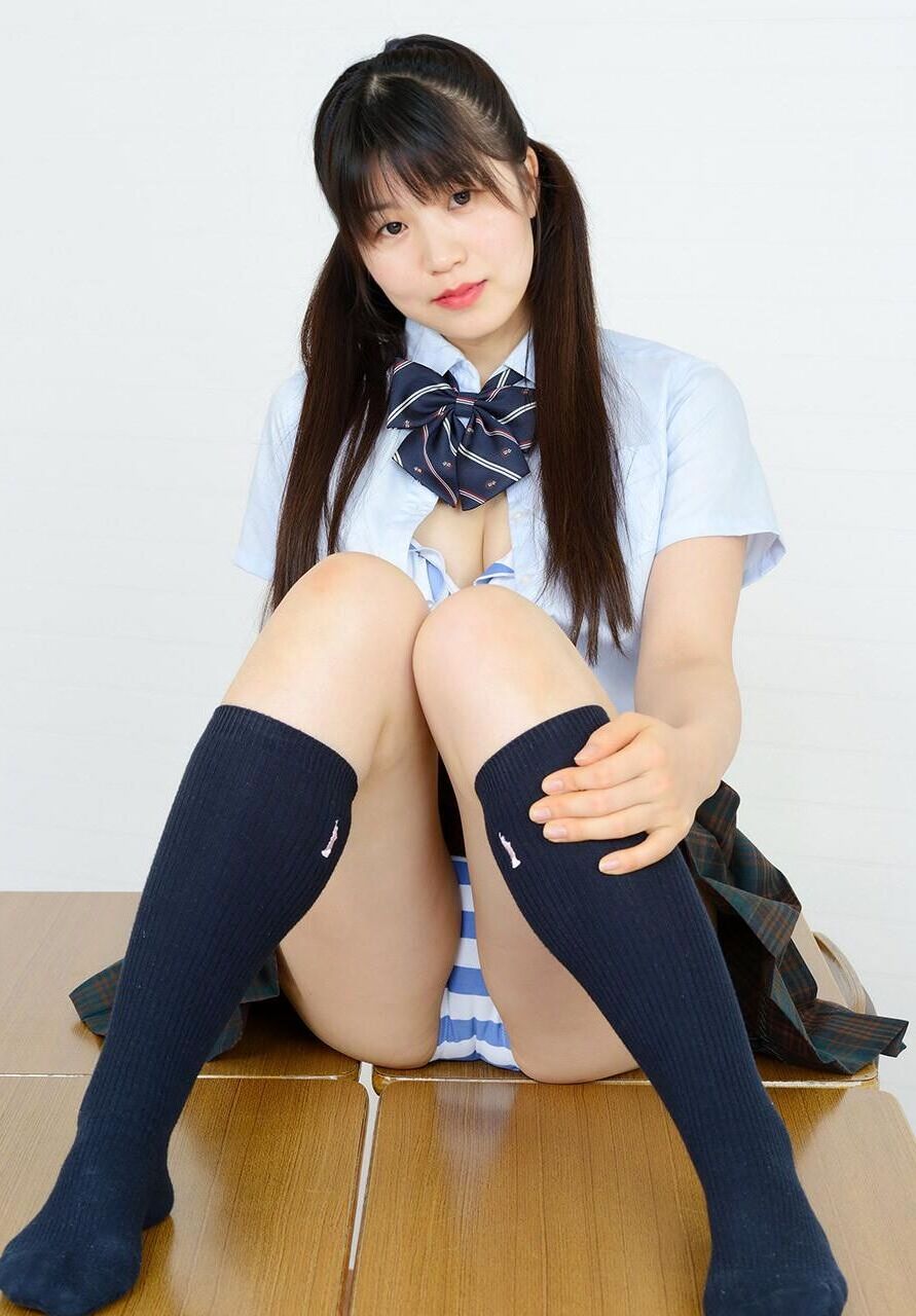 Japanische AV Idol Sakura Ayana Der Moment Uniformknöpfe fliegen ab