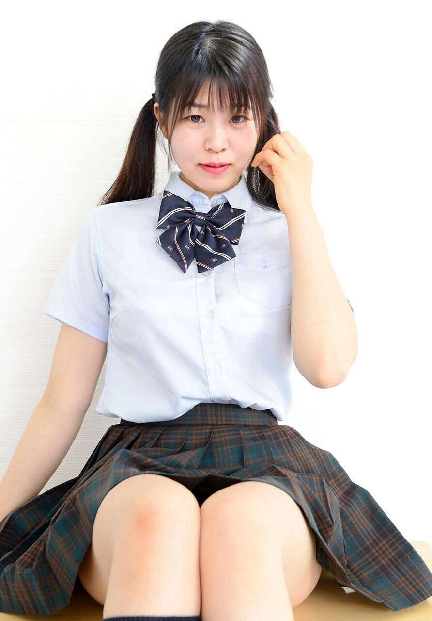 Japanische AV Idol Sakura Ayana Der Moment Uniformknöpfe fliegen ab
