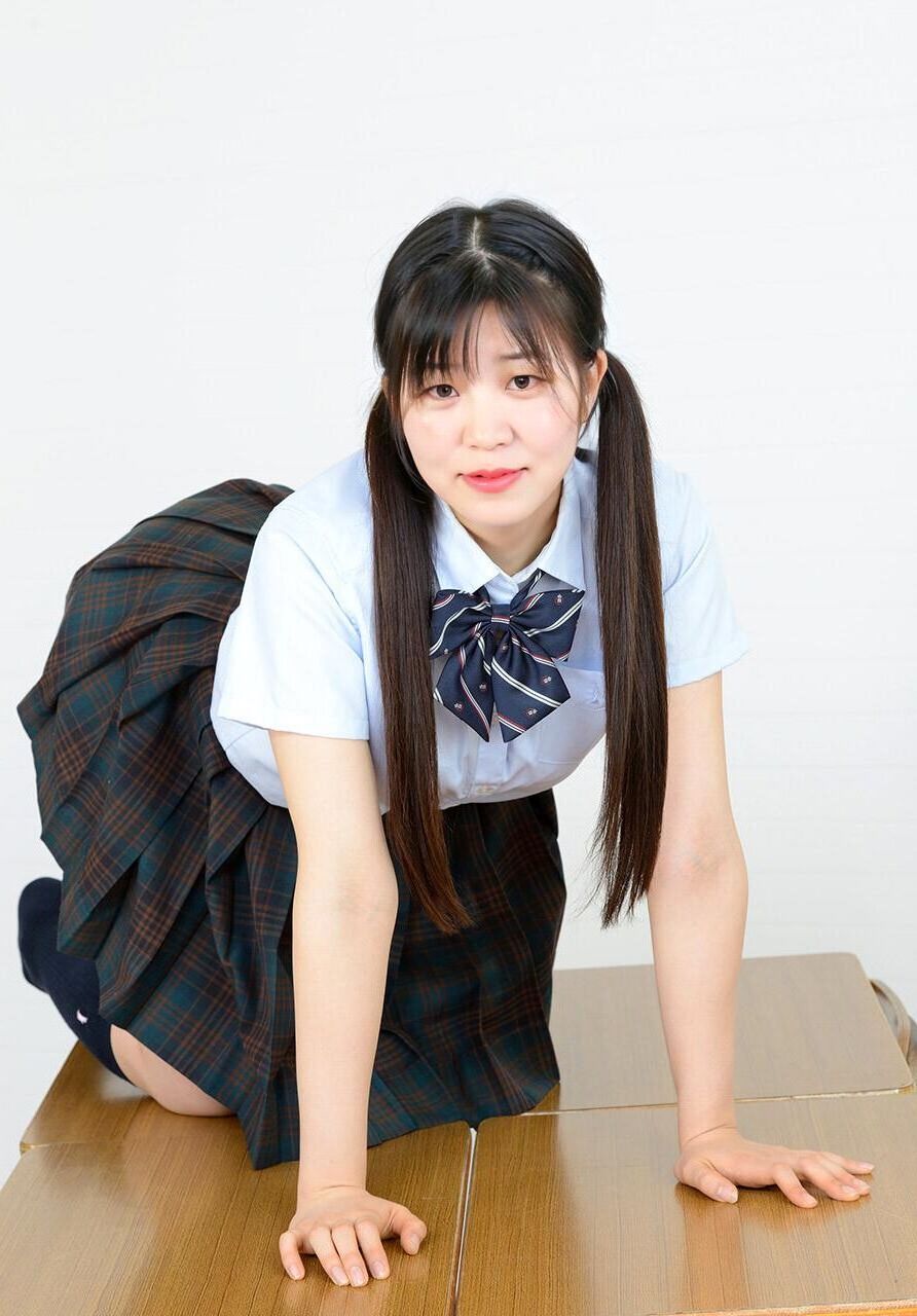 Japanische AV Idol Sakura Ayana Der Moment Uniformknöpfe fliegen ab