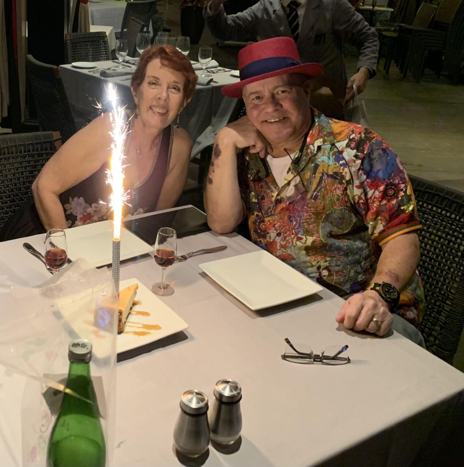Frankie et Lola dehors. 