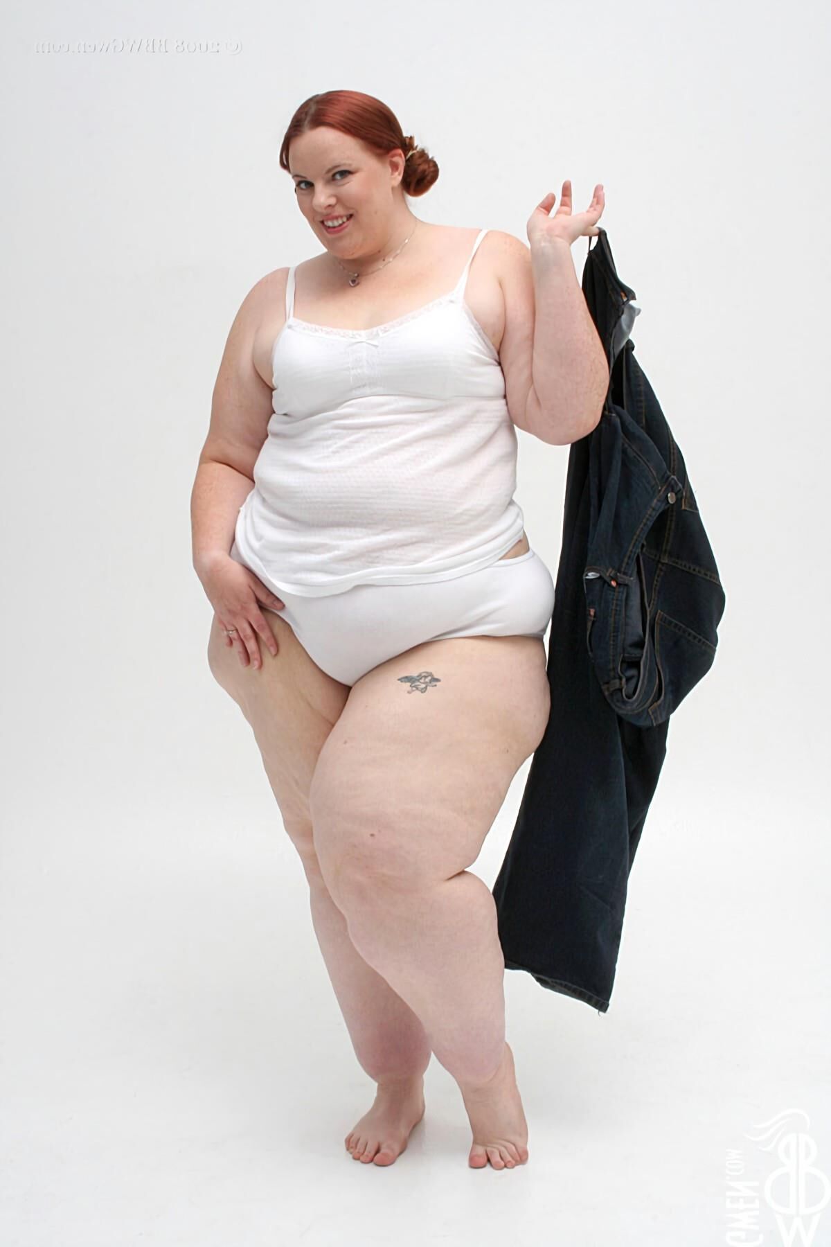 RADIEUSE GWEN SSBBW ROUSSE AVEC DES TOT PETITS NICHONS