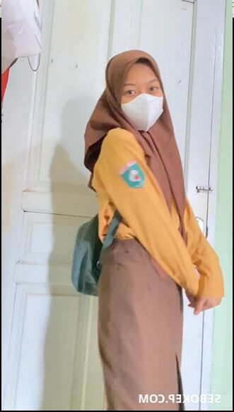 Indonésien Hijab Teen se déshabiller et utiliser un gode