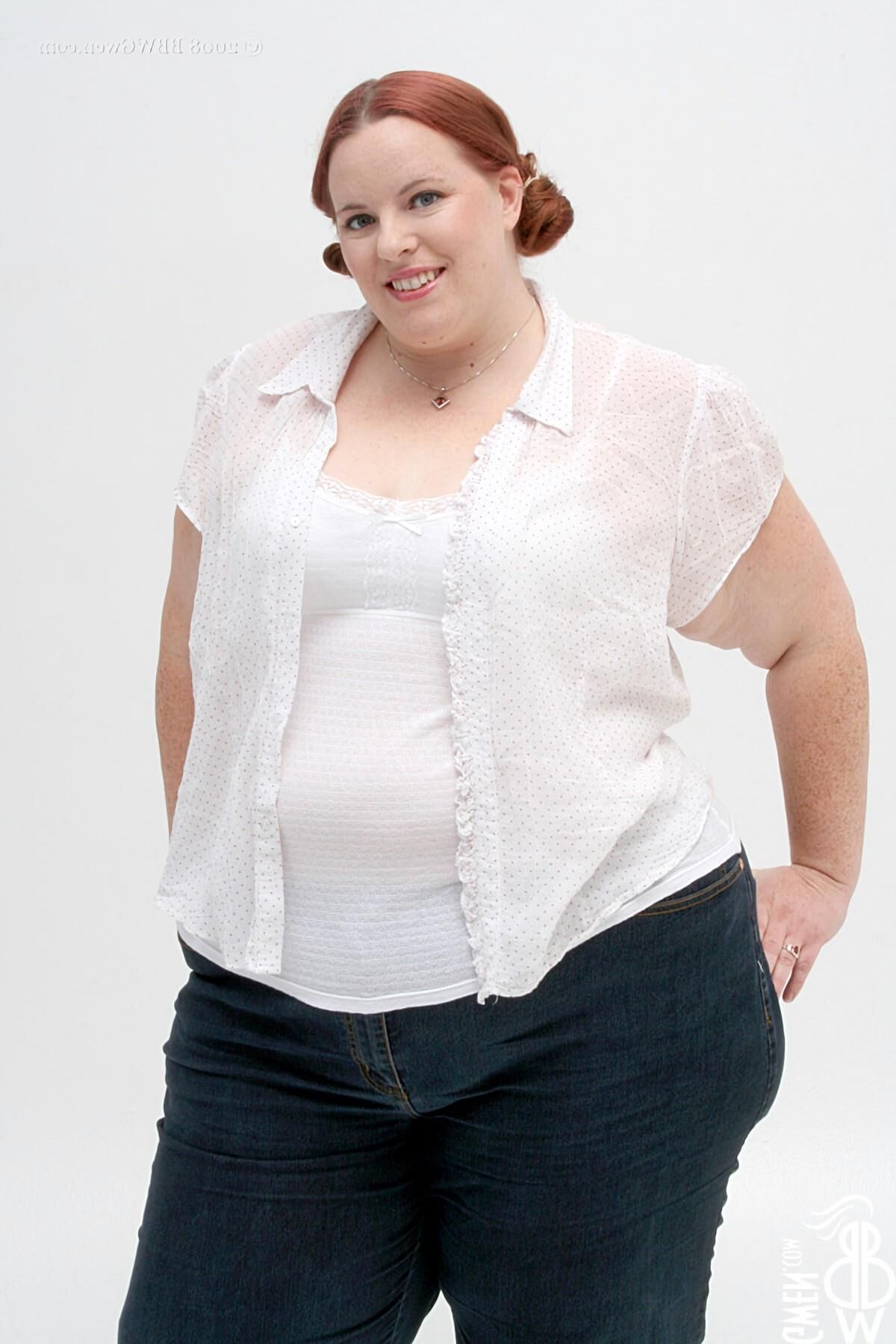 RADIEUSE GWEN SSBBW ROUSSE AVEC DES TOT PETITS NICHONS