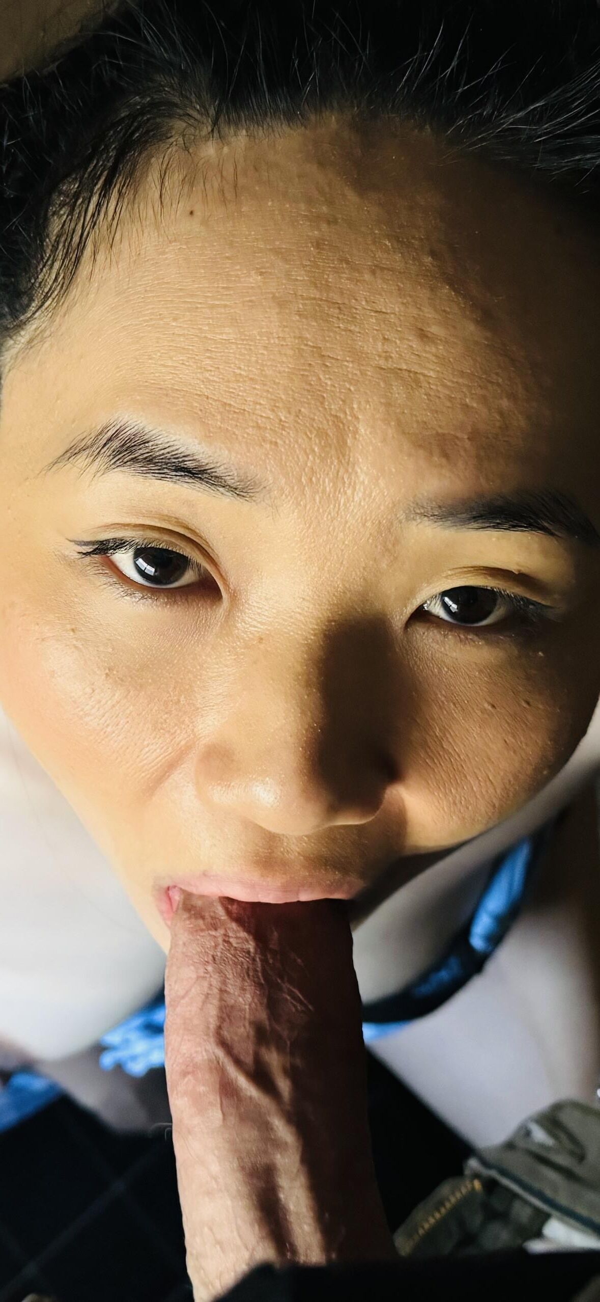 Asiatische Hure bitte kommentieren