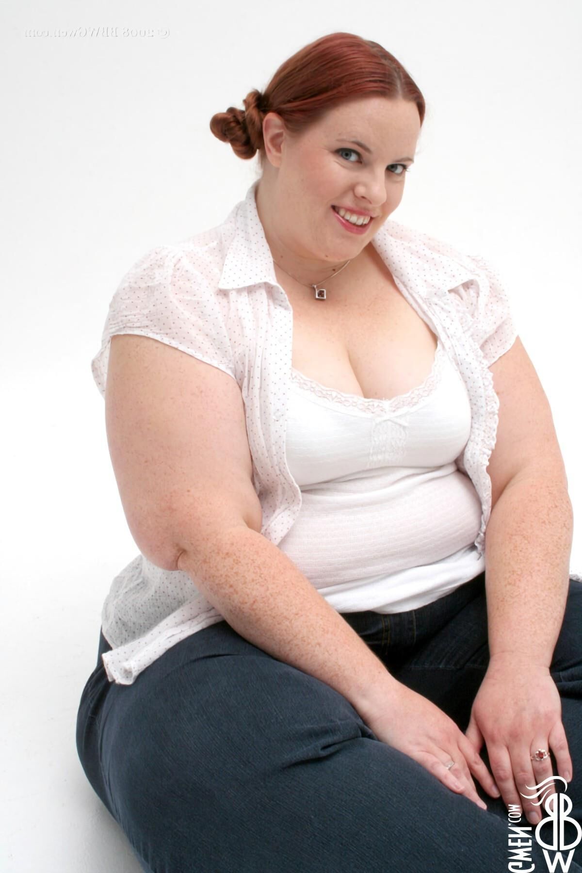 RADIEUSE GWEN SSBBW ROUSSE AVEC DES TOT PETITS NICHONS