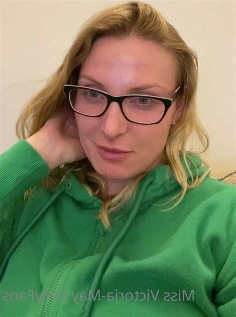 Victoria Big Boobs Big Ass Readhead tiktoker milf mixte Hot Shot