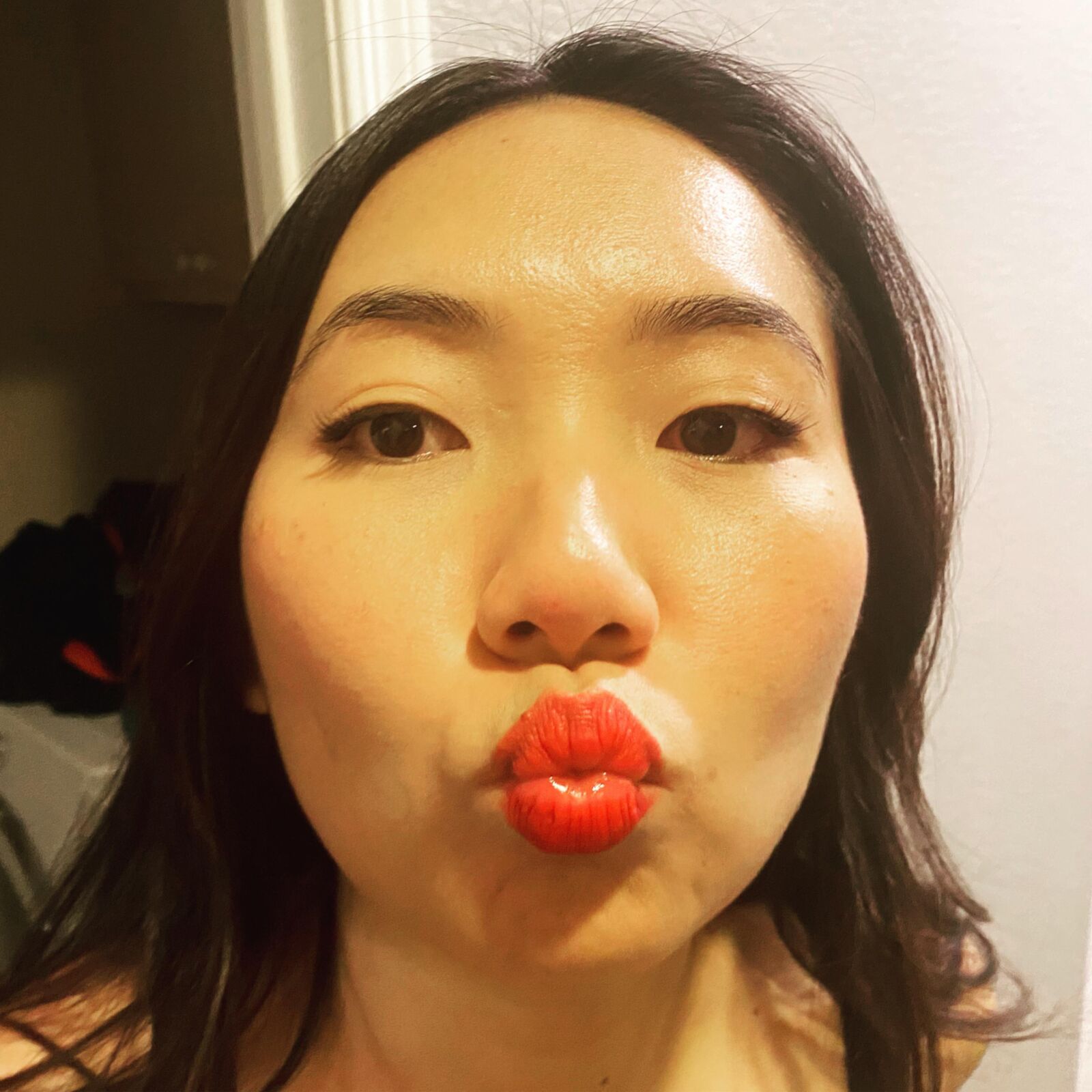 Asiatische Hure bitte kommentieren