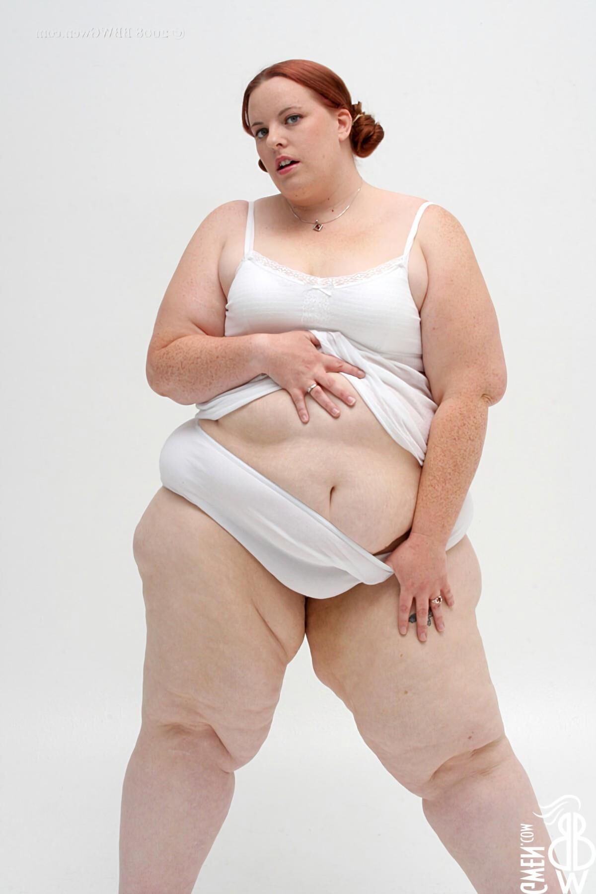 RADIEUSE GWEN SSBBW ROUSSE AVEC DES TOT PETITS NICHONS