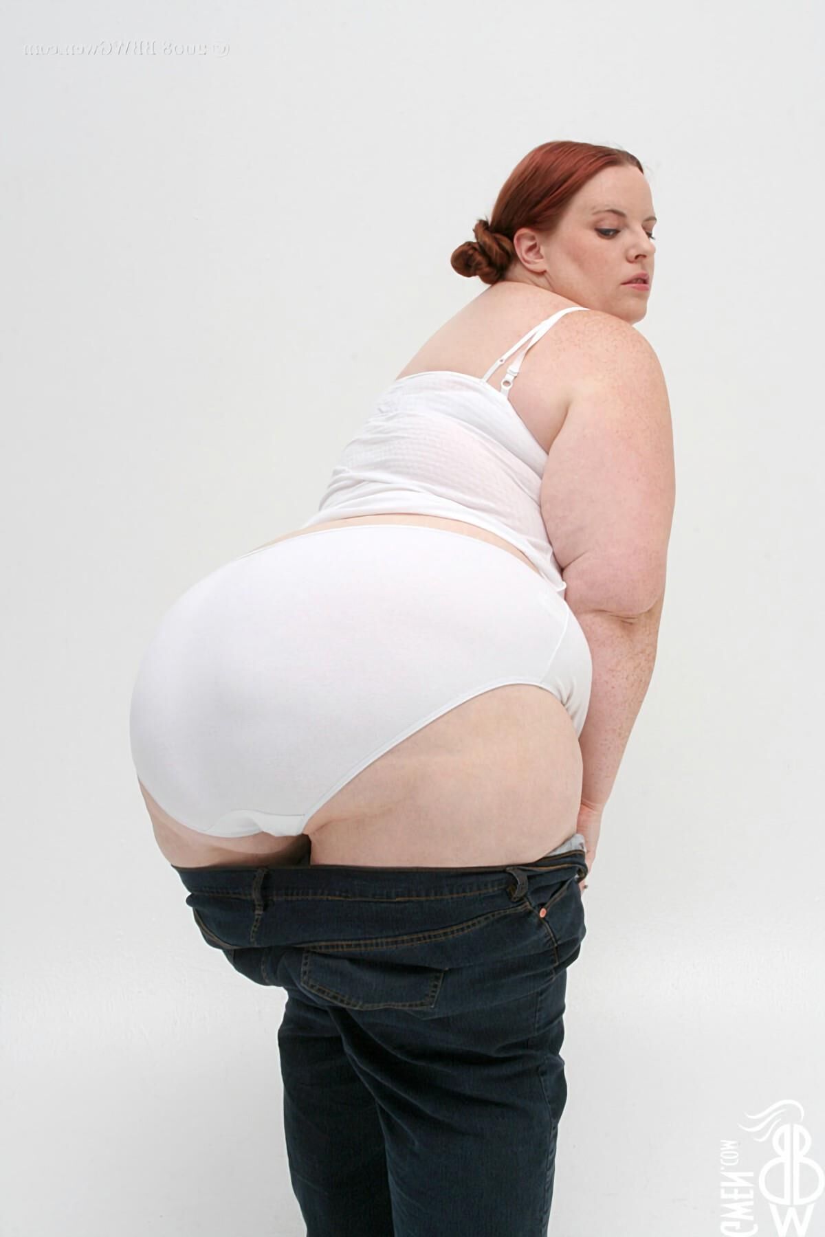 RADIEUSE GWEN SSBBW ROUSSE AVEC DES TOT PETITS NICHONS