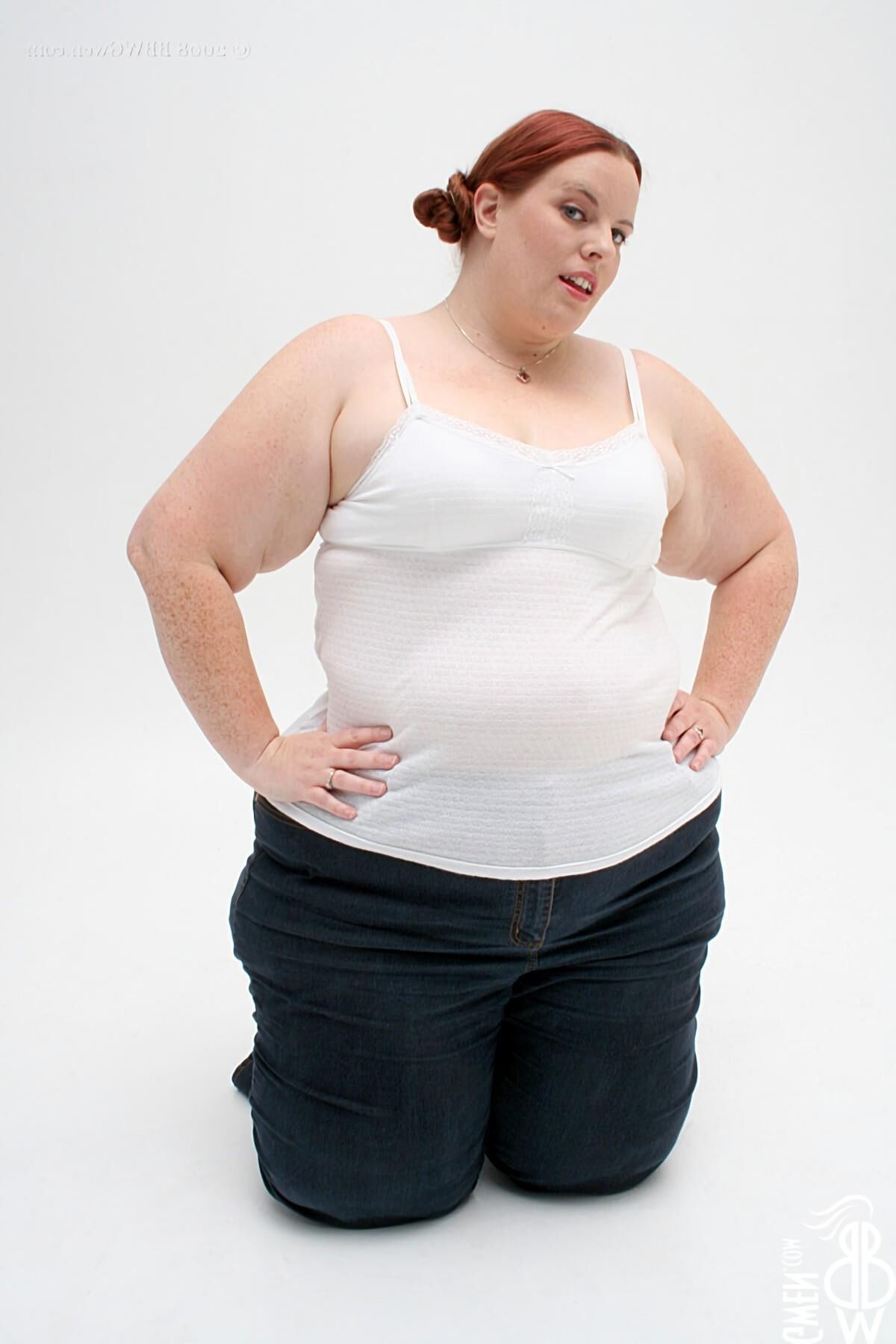RADIEUSE GWEN SSBBW ROUSSE AVEC DES TOT PETITS NICHONS