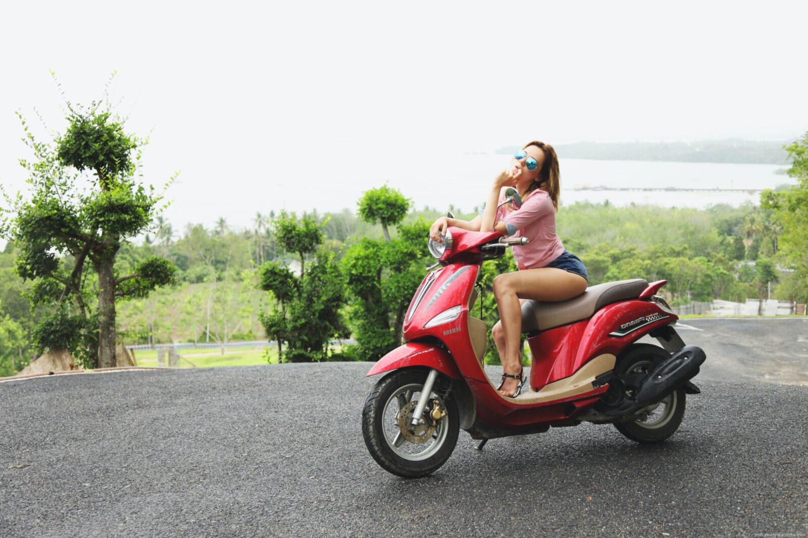 Erroticachives Oliana vendo os pontos turísticos