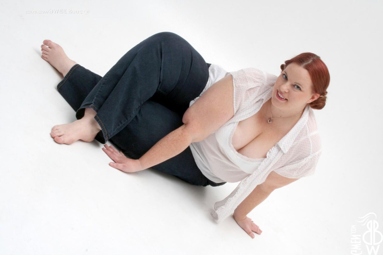 RADIEUSE GWEN SSBBW ROUSSE AVEC DES TOT PETITS NICHONS