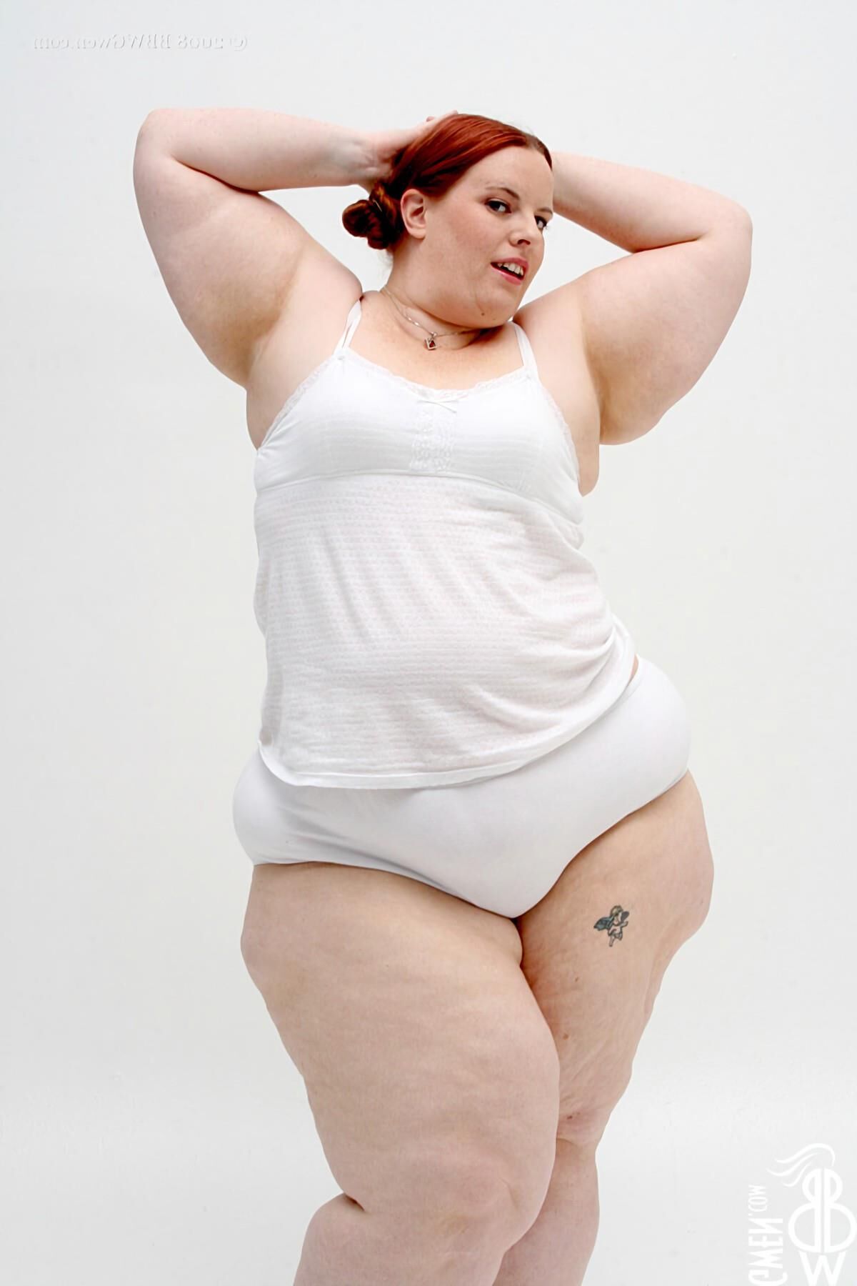 RADIEUSE GWEN SSBBW ROUSSE AVEC DES TOT PETITS NICHONS