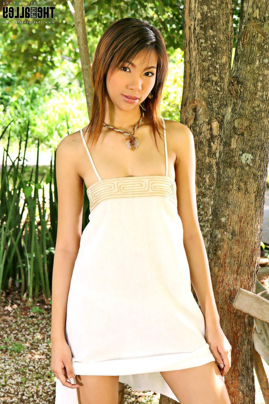 Asiatische Schönheiten Felicia f weißes Kleid
