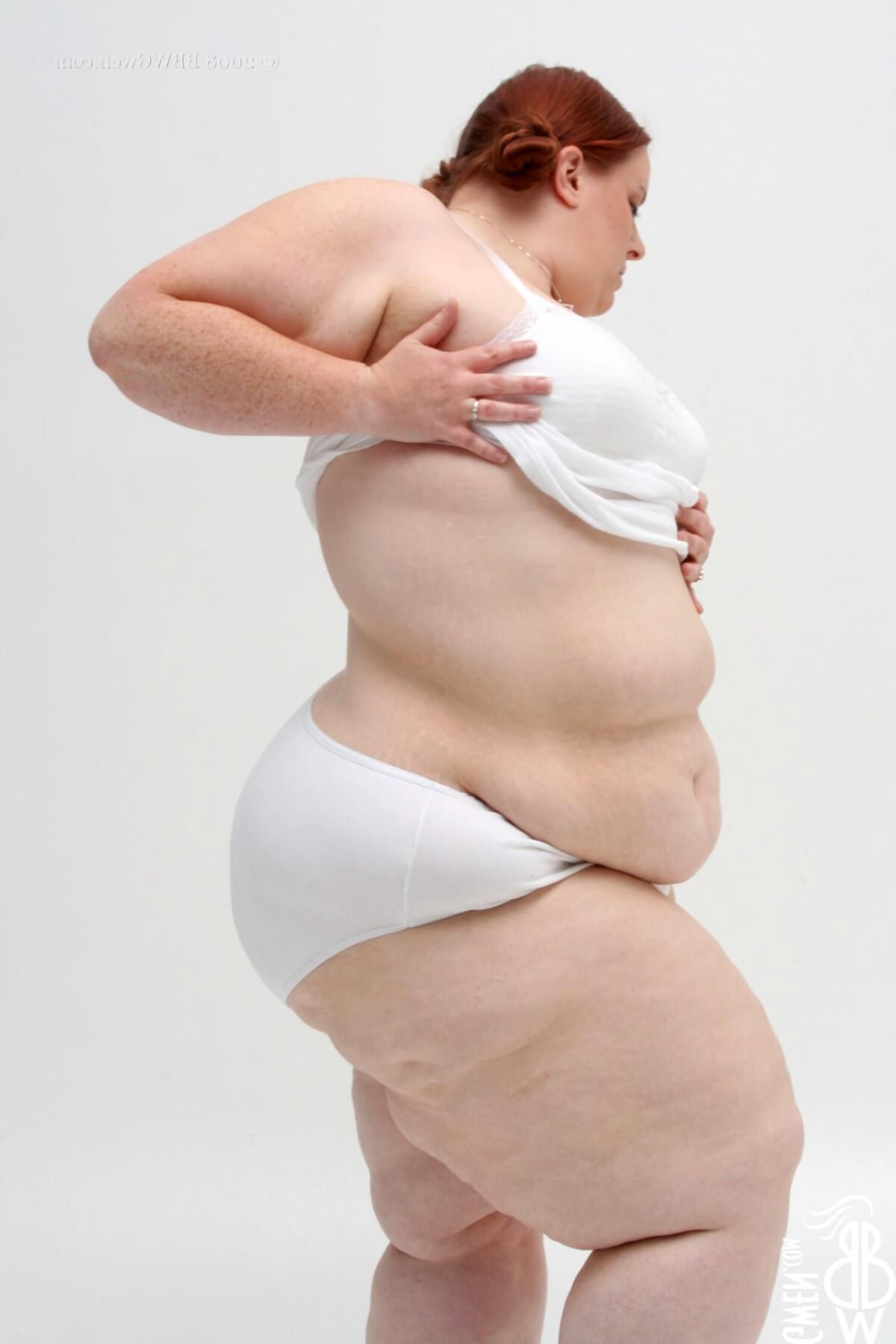 RADIEUSE GWEN SSBBW ROUSSE AVEC DES TOT PETITS NICHONS