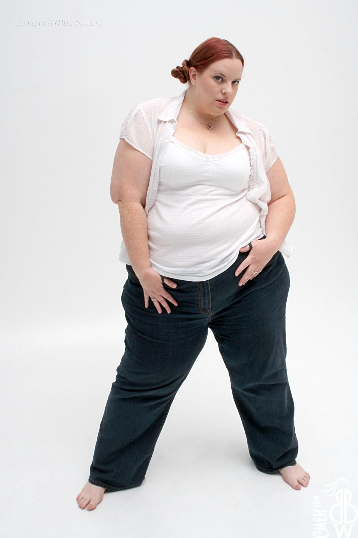 RADIEUSE GWEN SSBBW ROUSSE AVEC DES TOT PETITS NICHONS
