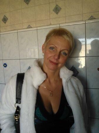 Chef d'orchestre de train mature Elena de Russie