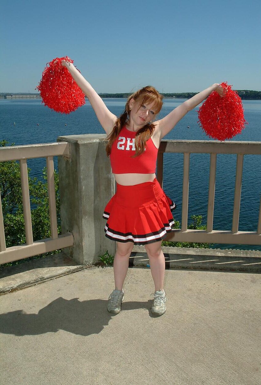 Fofo minúsculo penteado Redhead Teen Gracelyn