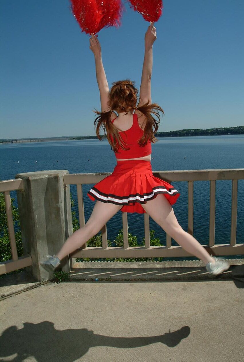Fofo minúsculo penteado Redhead Teen Gracelyn