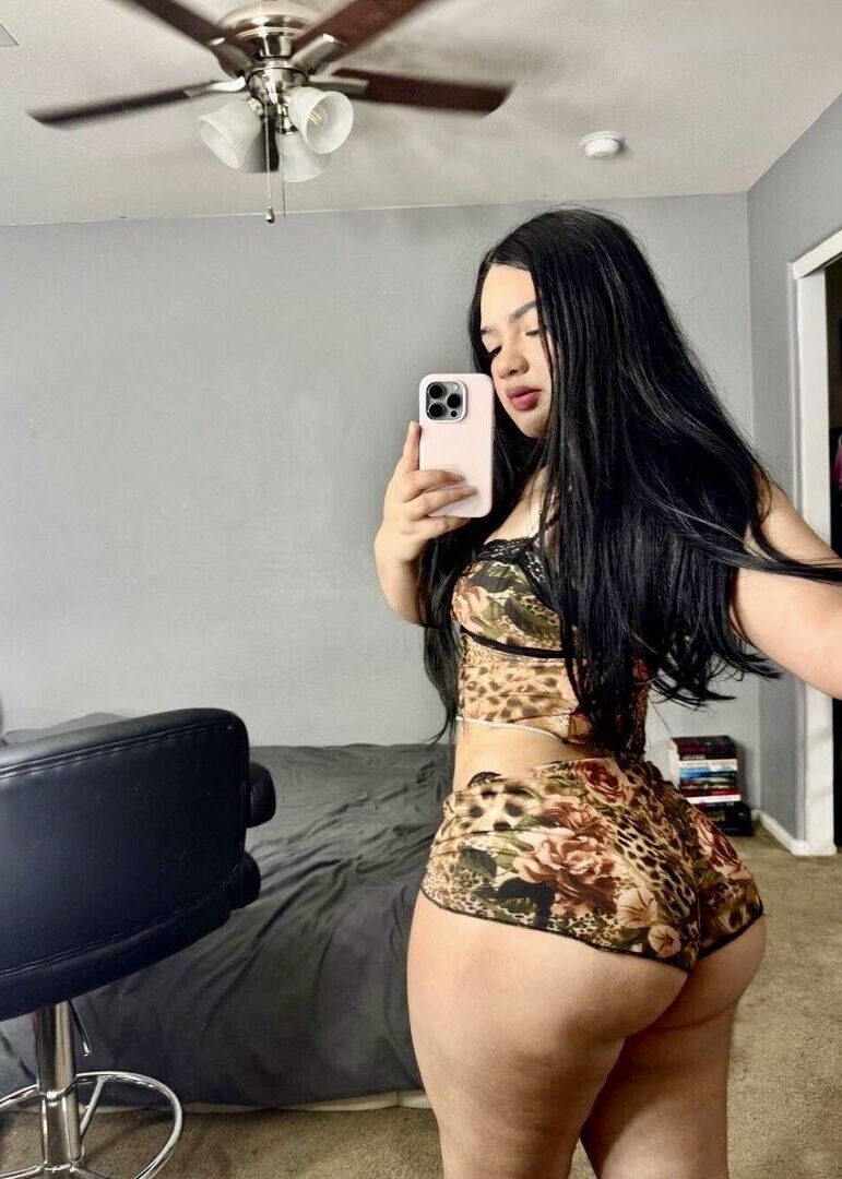 Yani Big Ass se mamas pequenos beleza morena latina menina misturada quente sh
