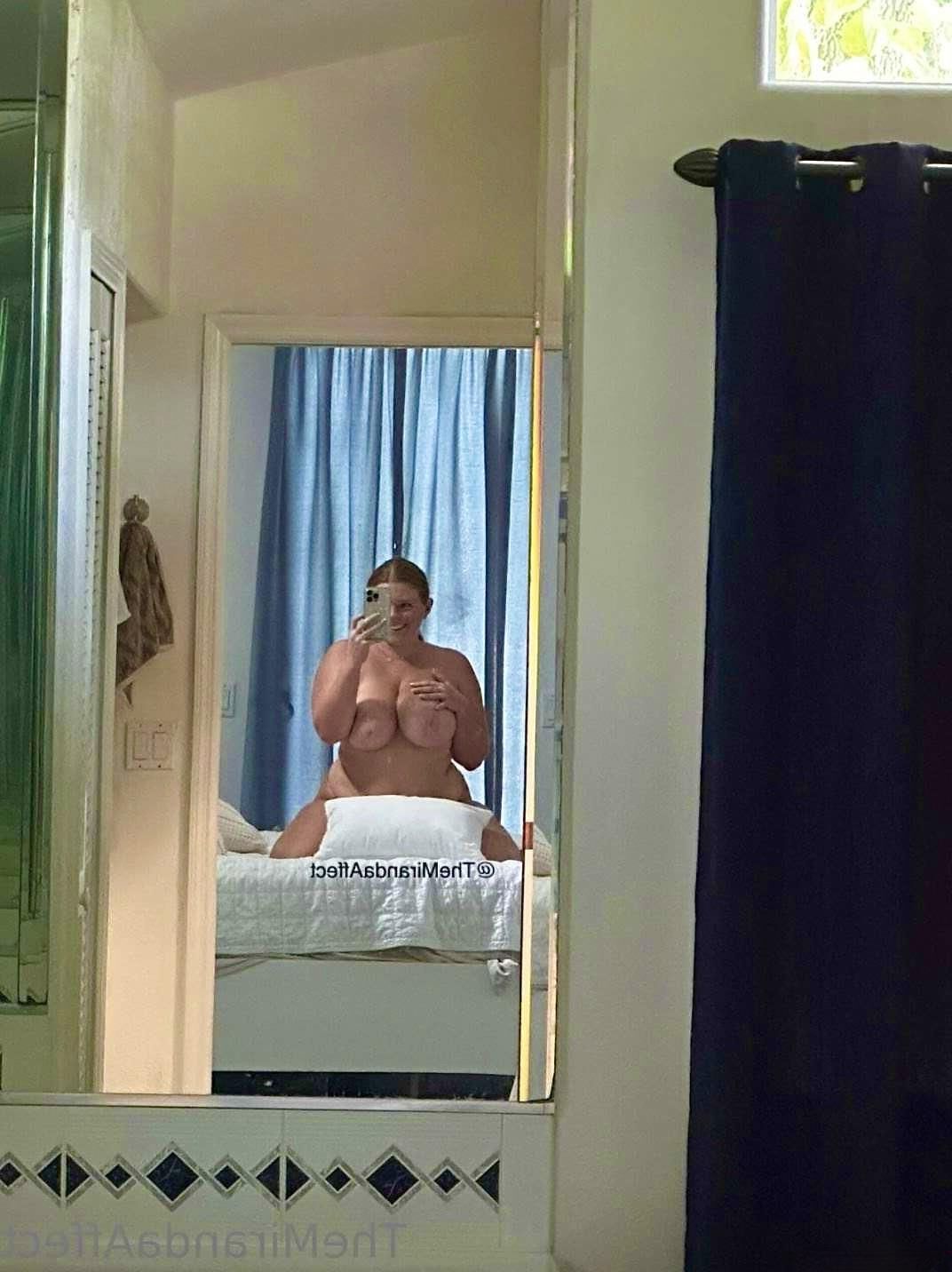 Mira Big Butt Big Tits Beauty Sexy pelirroja Chica mezclada