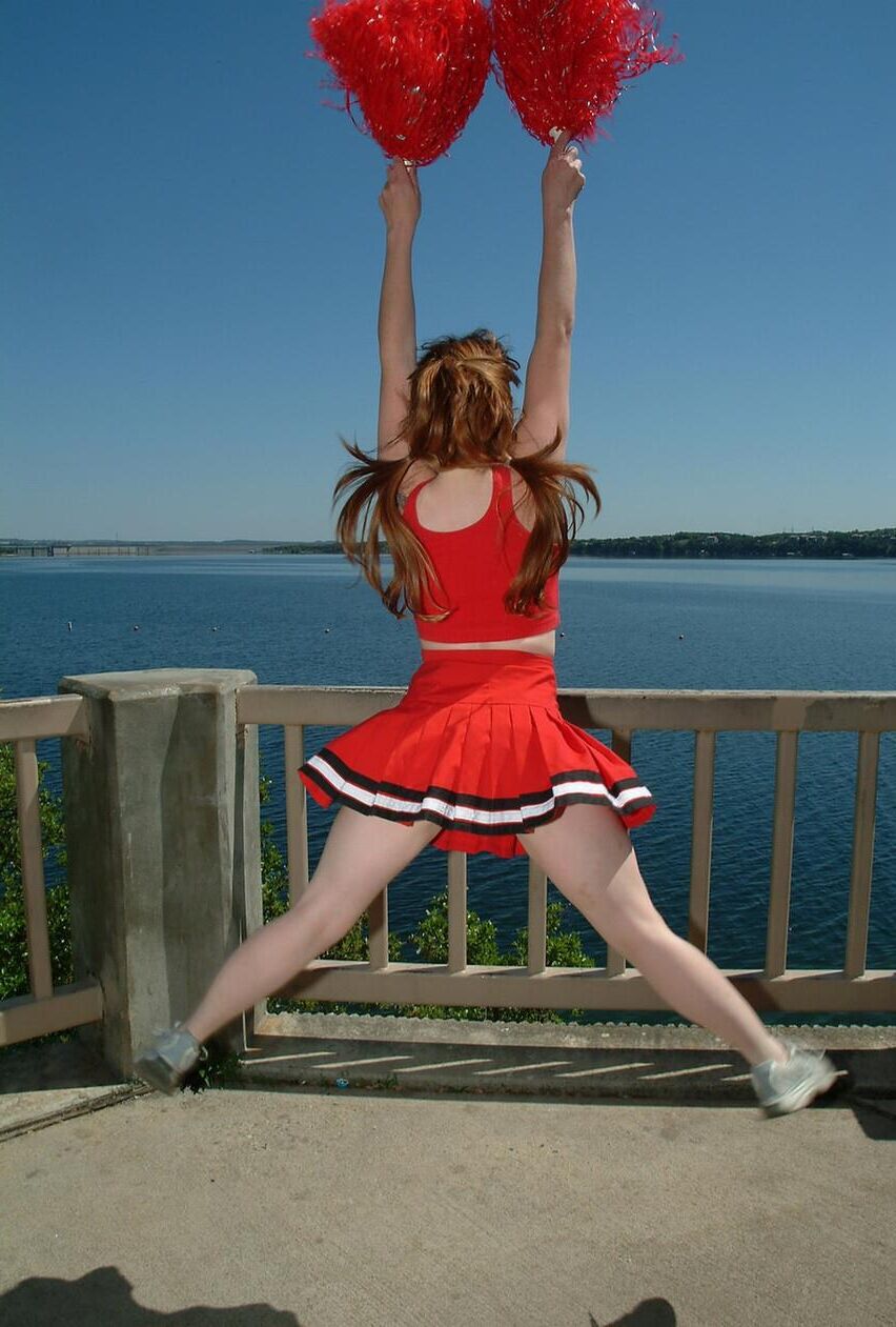 Fofo minúsculo penteado Redhead Teen Gracelyn