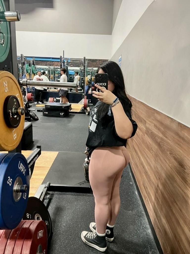 Yani Big Ass se mamas pequenos beleza morena latina menina misturada quente sh