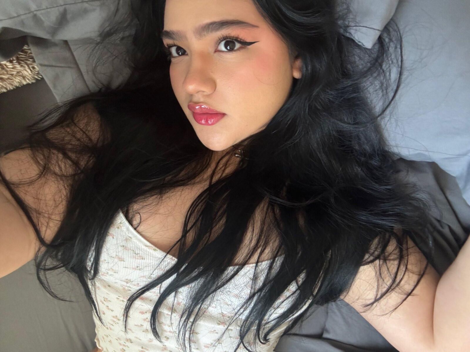 Yani Big Ass se mamas pequenos beleza morena latina menina misturada quente sh