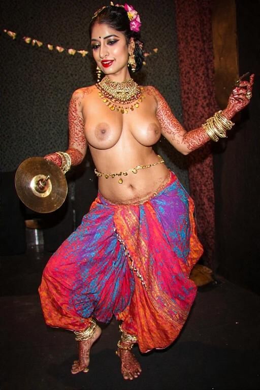 Women of Quanzar Nautch Dancers