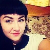 ロシアのクラスノカムスク出身のブルネット・オクサナ
