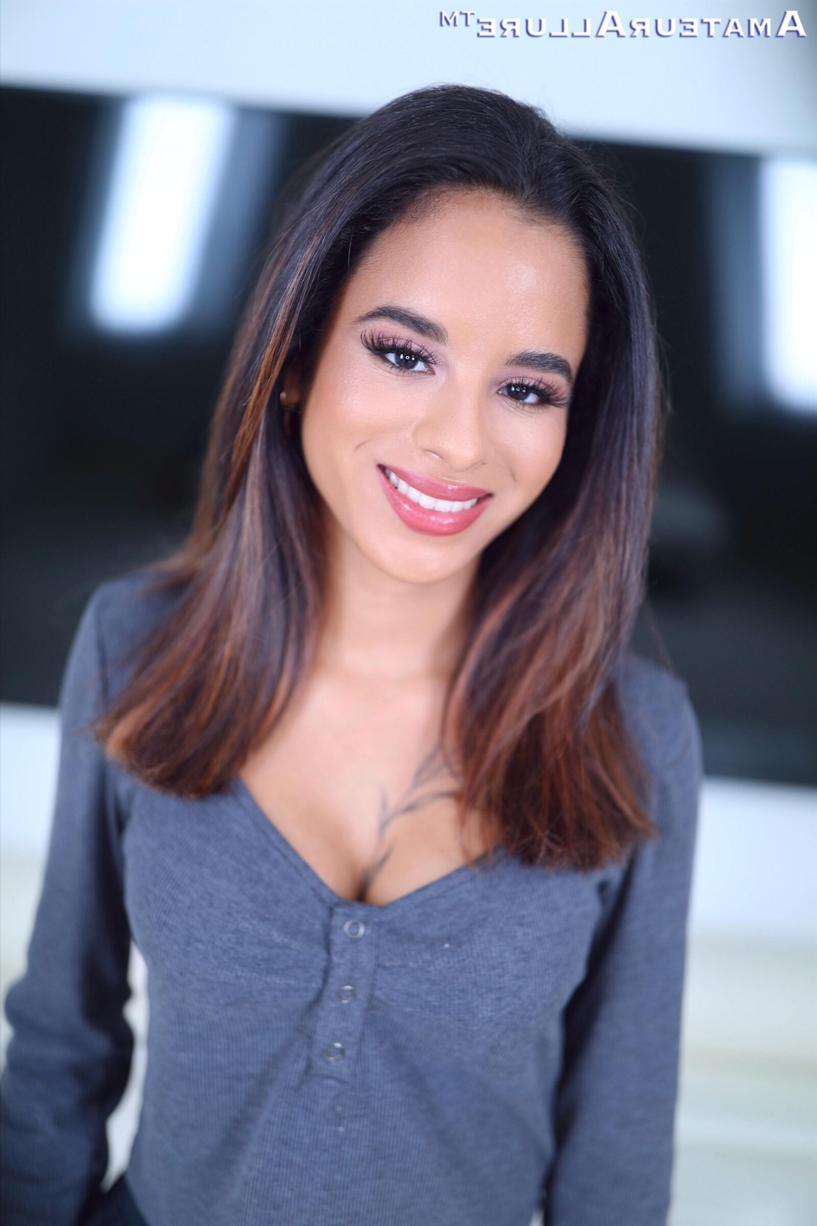 Isabella Jules, Petite Sexy Latina Loves to Please