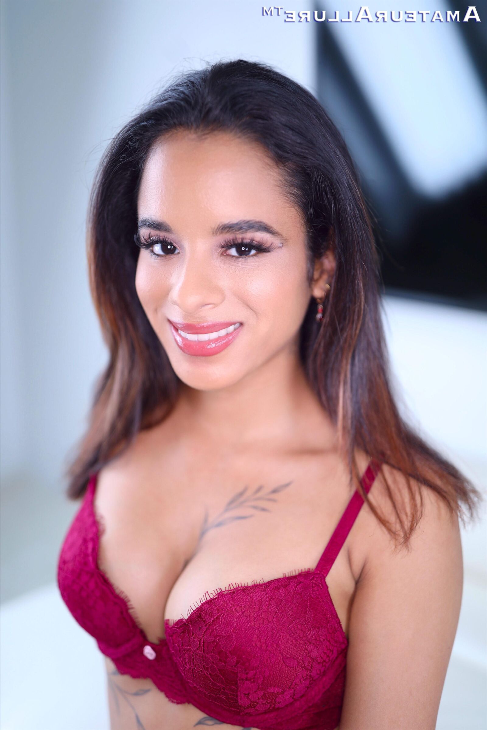 Isabella Jules, Petite Sexy Latina Loves to Please