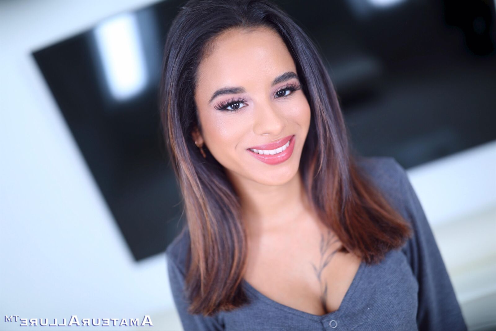 Isabella Jules, Petite Sexy Latina Loves to Please