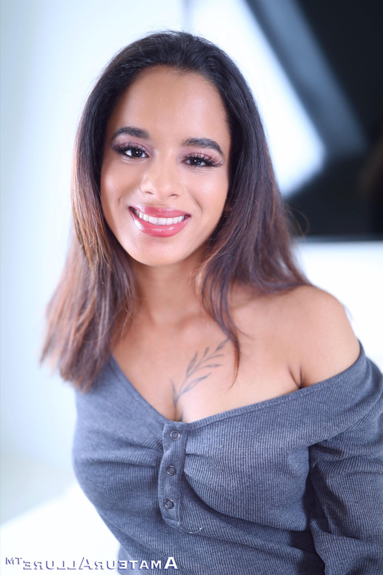 Isabella Jules, Petite Sexy Latina Loves to Please