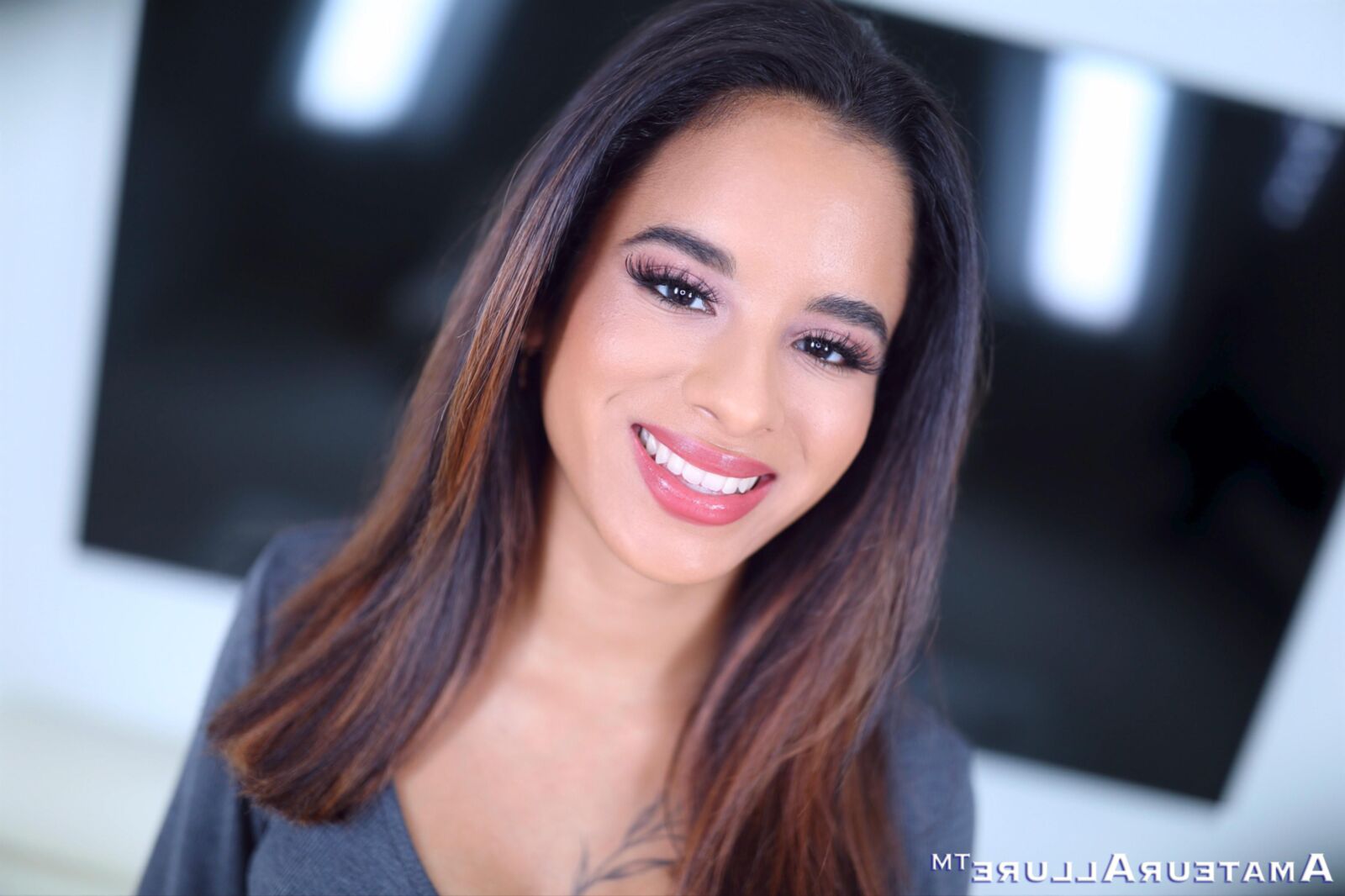 Isabella Jules, Petite Sexy Latina Loves to Please