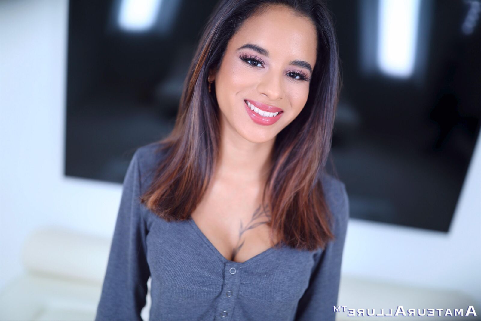 Isabella Jules, Petite Sexy Latina Loves to Please