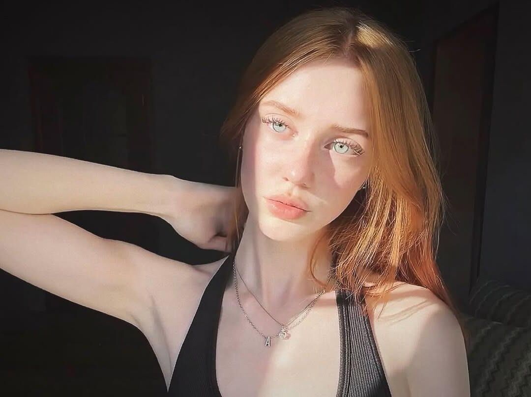 Beautiful Redhead anek.