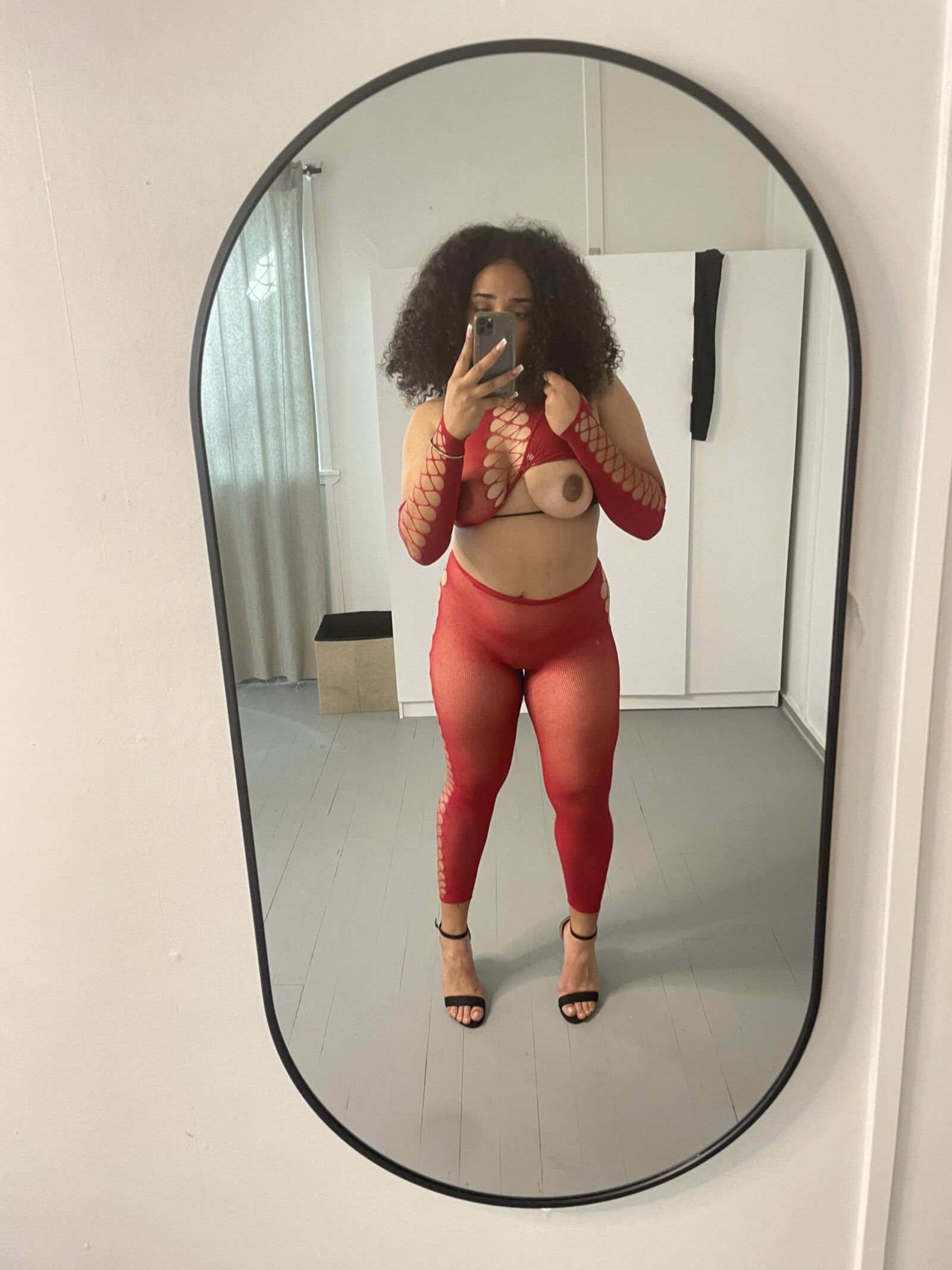 Cette Jeune Francaise se Montre sans Gene (French Teen Ebony)
