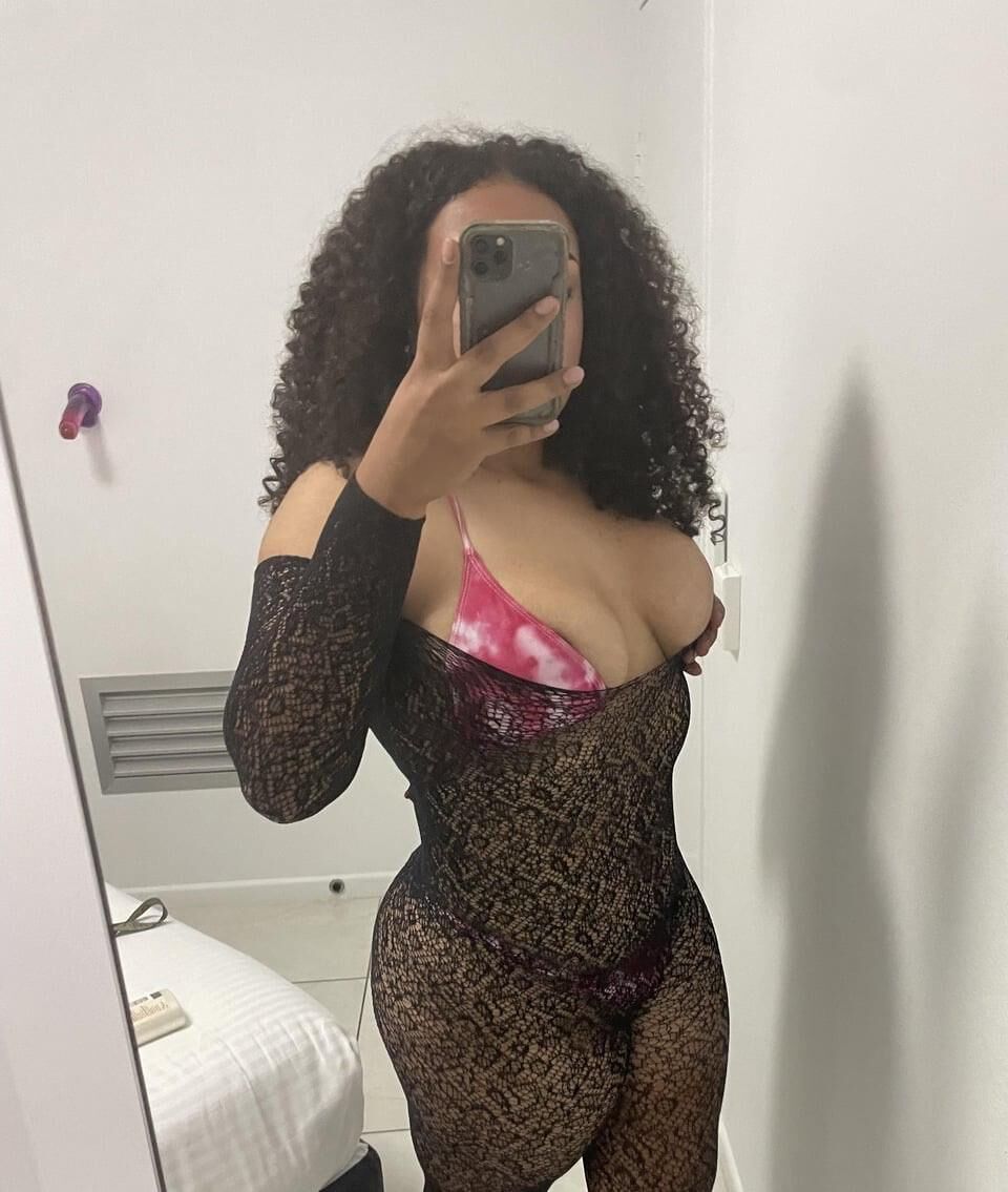 Cette Jeune Francaise se Montre sans Gene (French Teen Ebony)