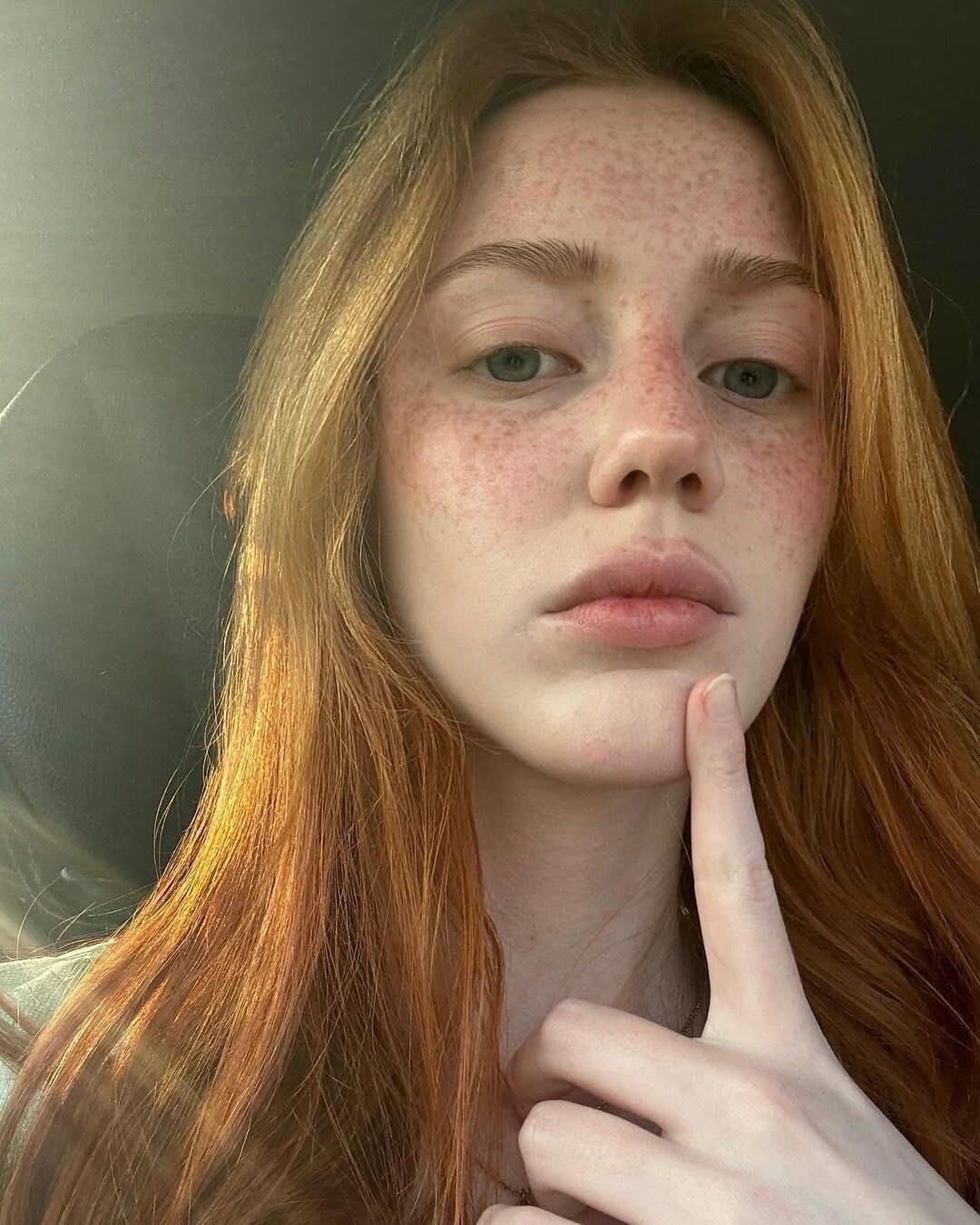Beautiful Redhead anek.