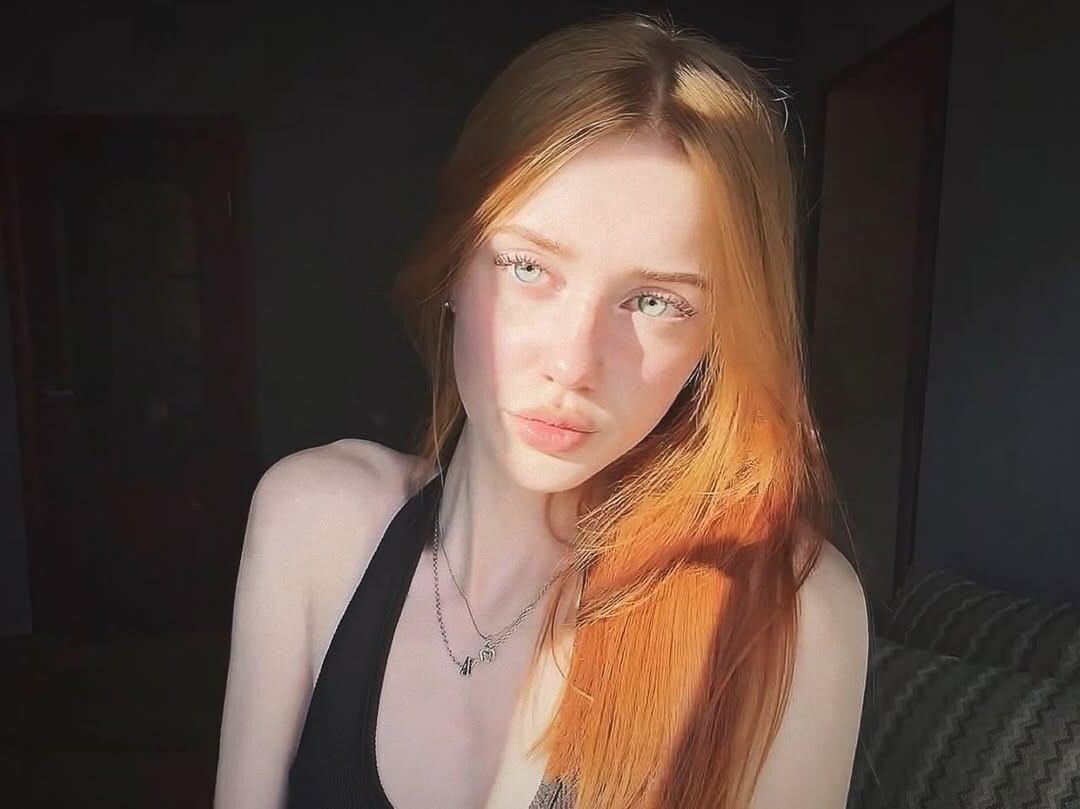 Beautiful Redhead anek.