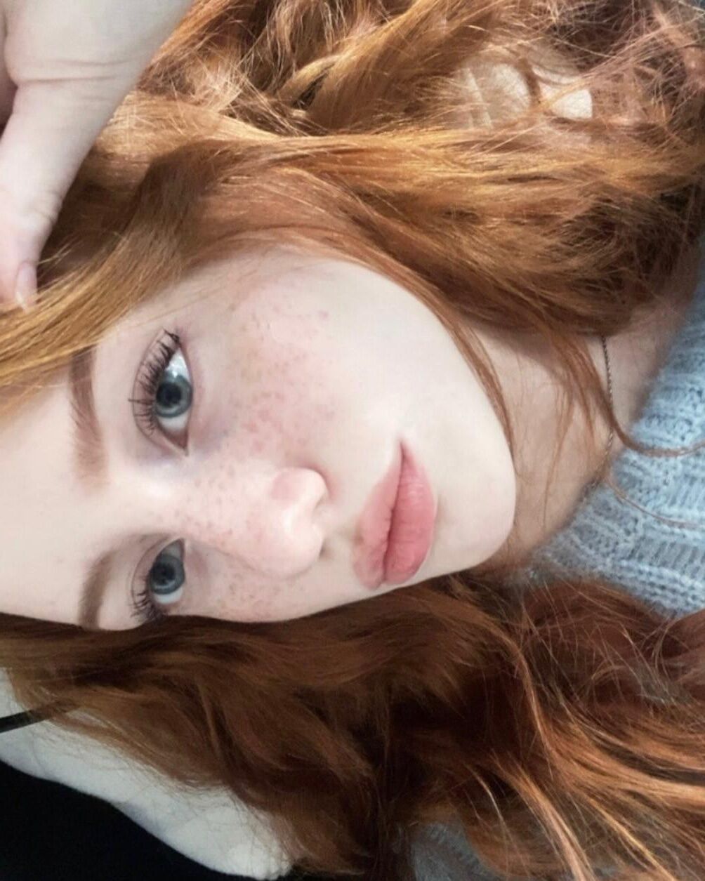 Beautiful Redhead anek.