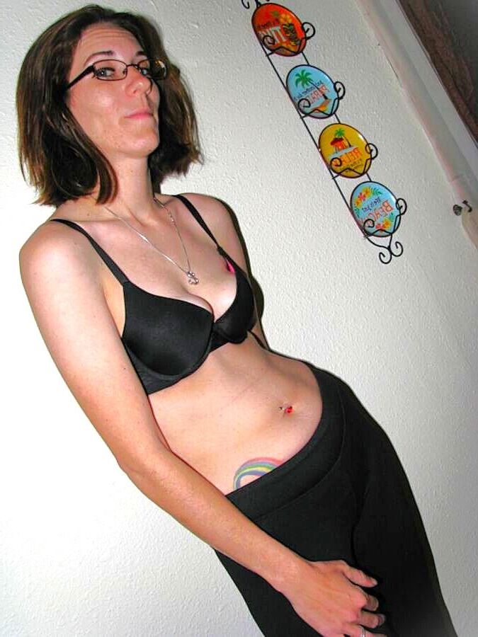 Slutwife à poubelle blanche appréciant ses taureaux
