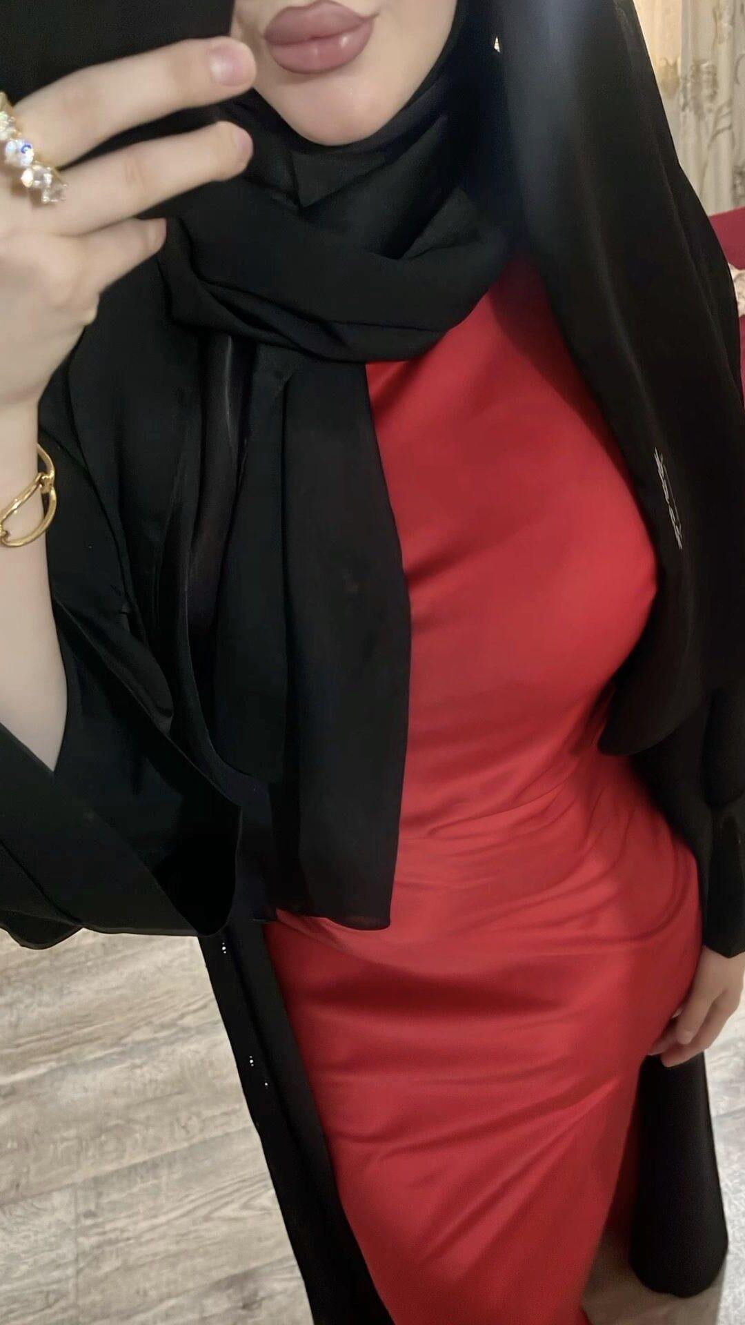 Curvy hijabi slut
